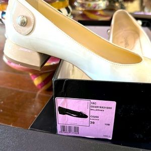 Beige summer pump, very comfortable. Patent leather very classy.